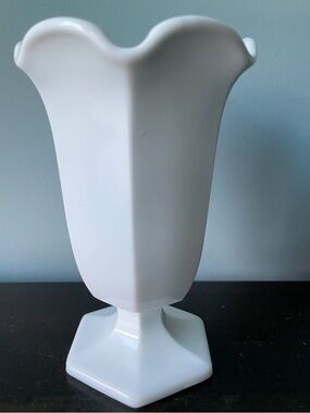 Fostoria Bud Vase White Milk Glass Vintage Flared Rim GUC